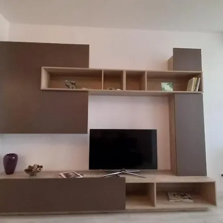 Lovely Sunrise شقة بوخارست